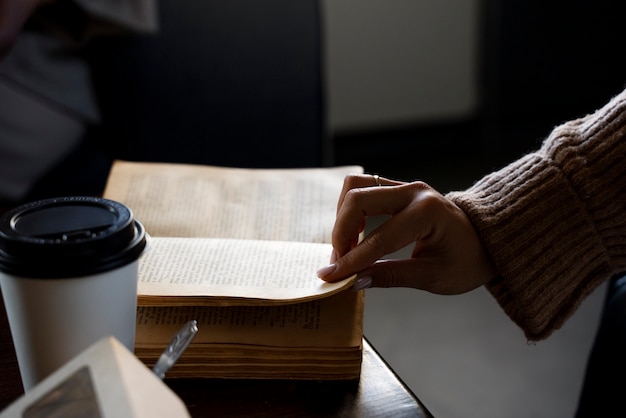 幼儿园大班语言教案-《春天来了》